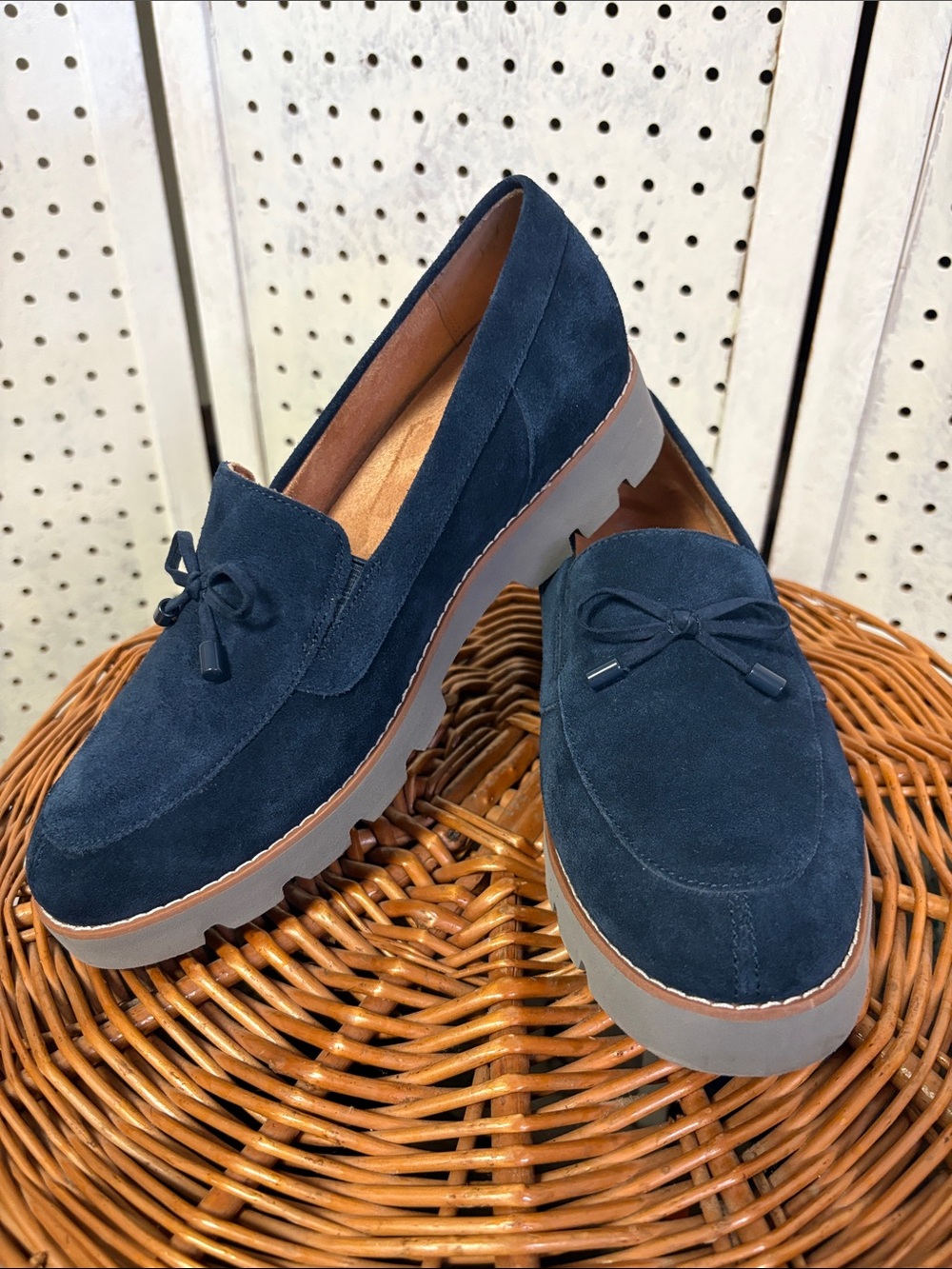 Vionic suede - Picture 2 of 9